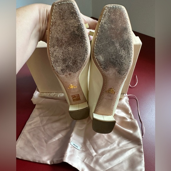 Prada Ivory Patent Low Heel Calzature Donna Mary Jane’s. Size 39.5 - Picture 10 of 12